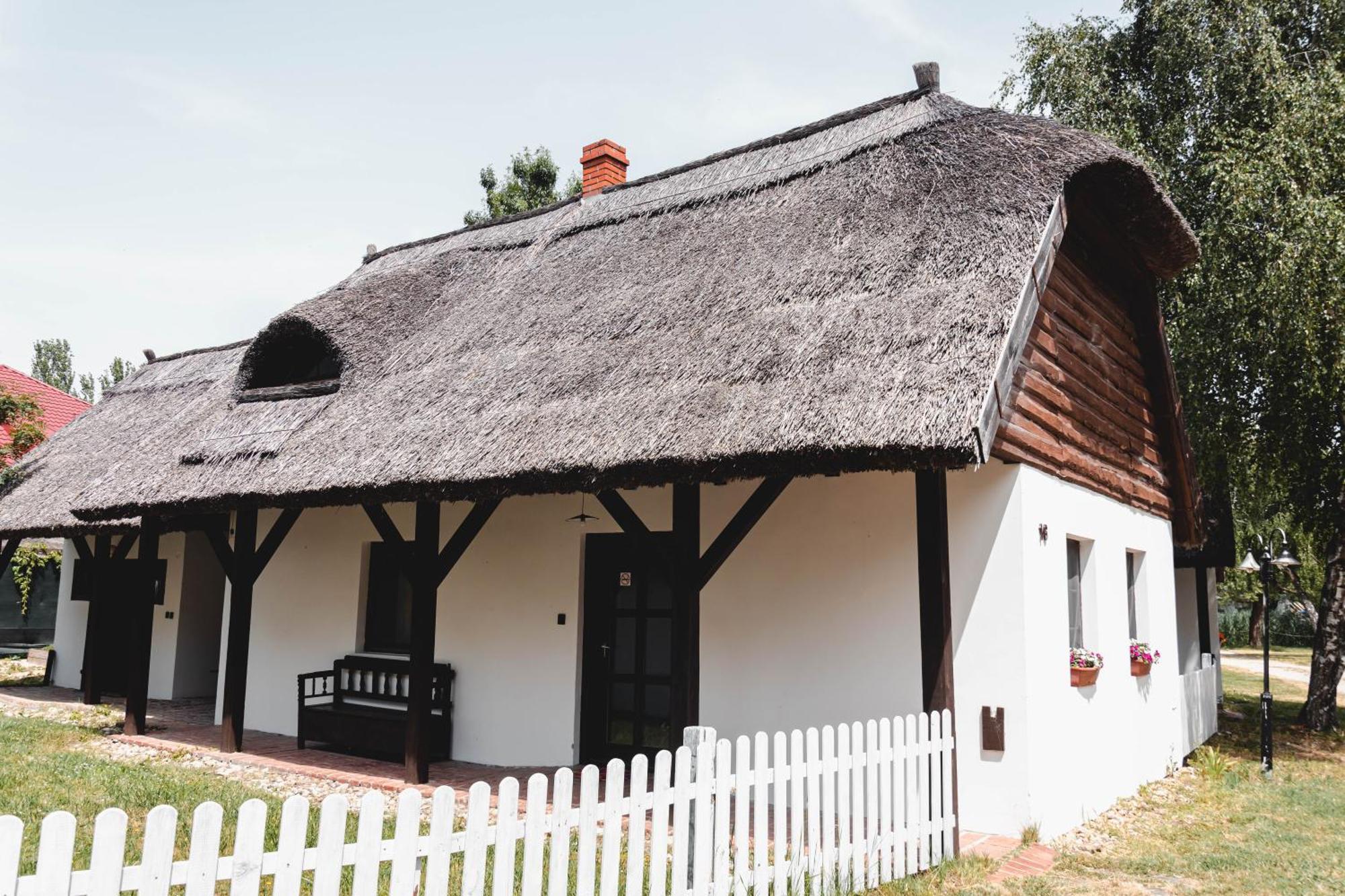 Hotel Bohem Birtok Es Csarda Zamárdi Exterior foto