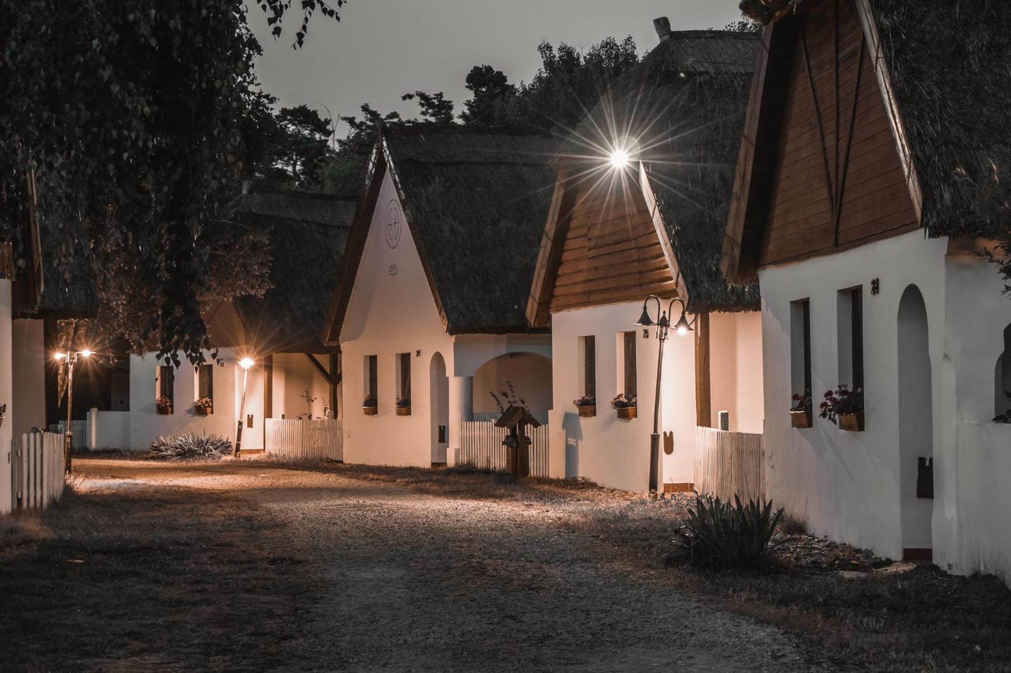 Hotel Bohem Birtok Es Csarda Zamárdi Exterior foto